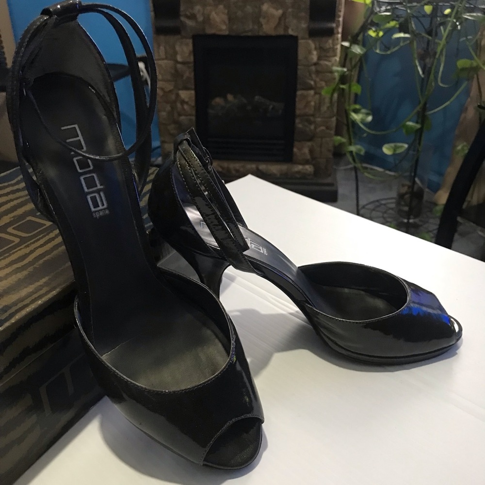 Moda Spana Desert Patent Leather Ankle Strap Heels - Picture 6 of 10